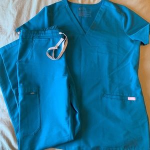 Pacific Blue Figs Scrub Set